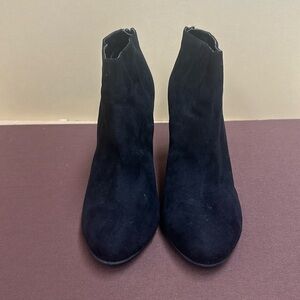 Cute black faux suede bootie ! On point for fall , worn once for photos !